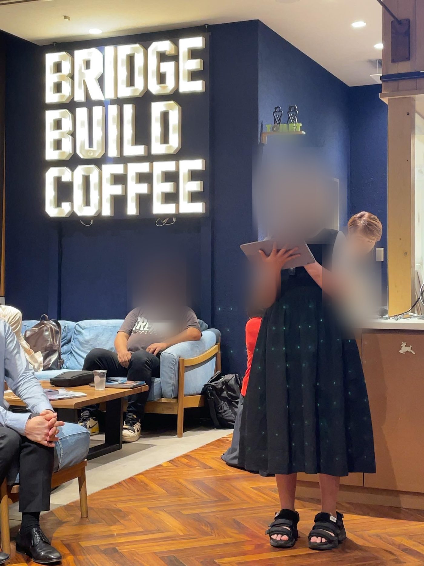 地域のカフェ（BRIDGE BUILD COFFEE）での商品展開